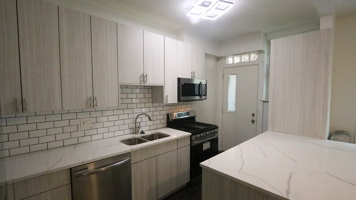 Building Photo - 5459 S Ingleside Ave #2N