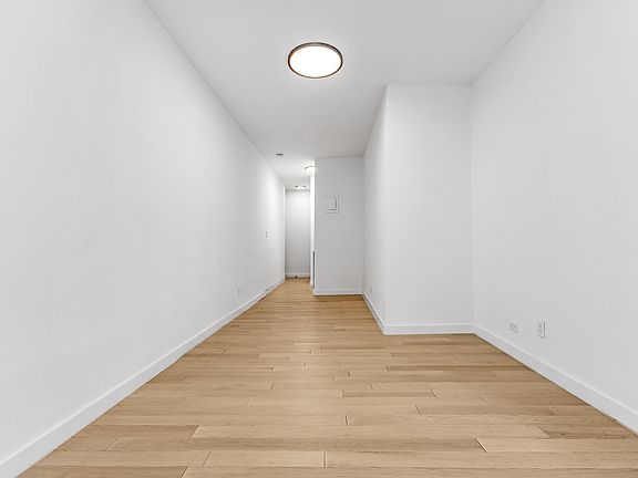 3rd image of 206 W 21st St APT 10