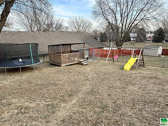 4th image of 2525 Seneca Way