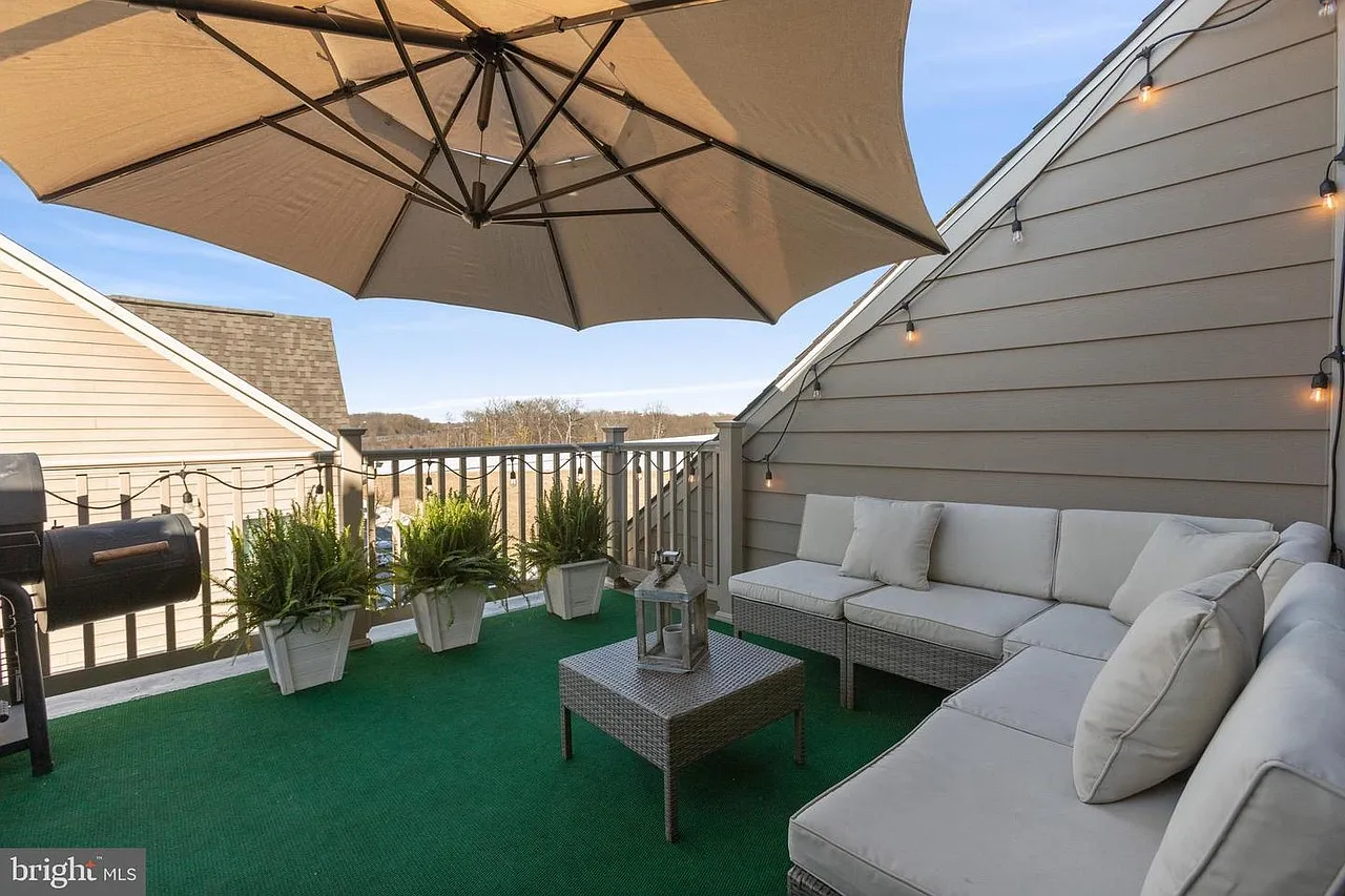 4 bed, 2256 sqft, $3,950 — Photo 4