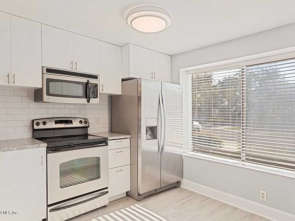 5th image of 7137 Prestwick Cir N