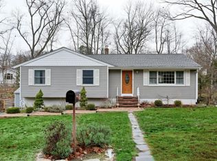 16 Jenny Ln, Park Ridge, NJ 07656