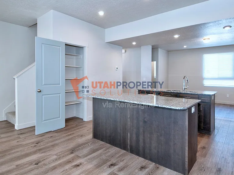 1025 W 400 S — Photo 12