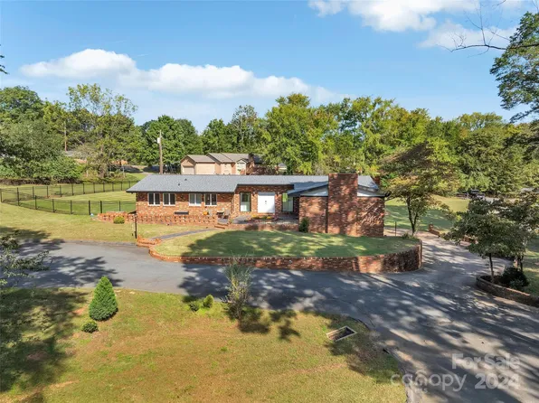 406 Pine St, Harrisburg, NC 28075