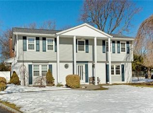 22 Markwood Ln, East Northport, NY 11731