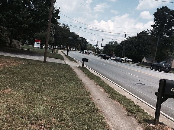 4th image of 4810 Lavista Rd