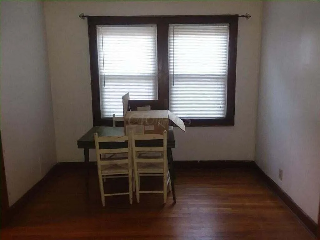 2 bed, 1.0 bath, 900 sqft, $1,200 — Photo 3