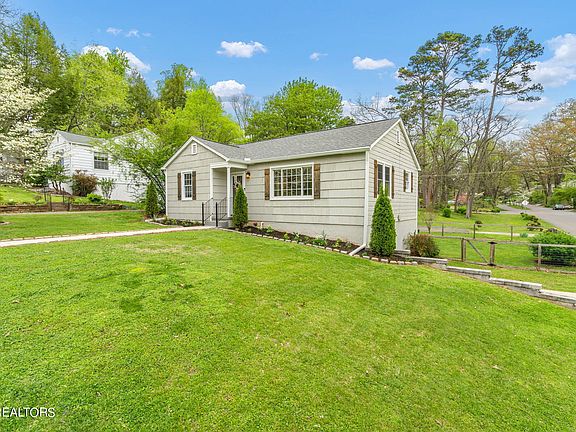 2nd image of 2400 Kantebury Dr