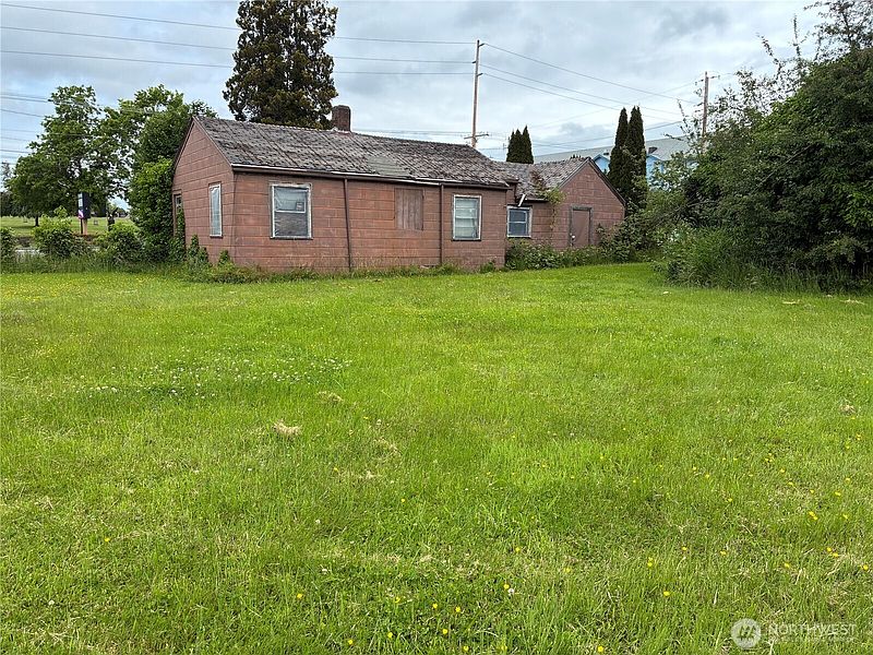 3rd image of 1820 E College Way