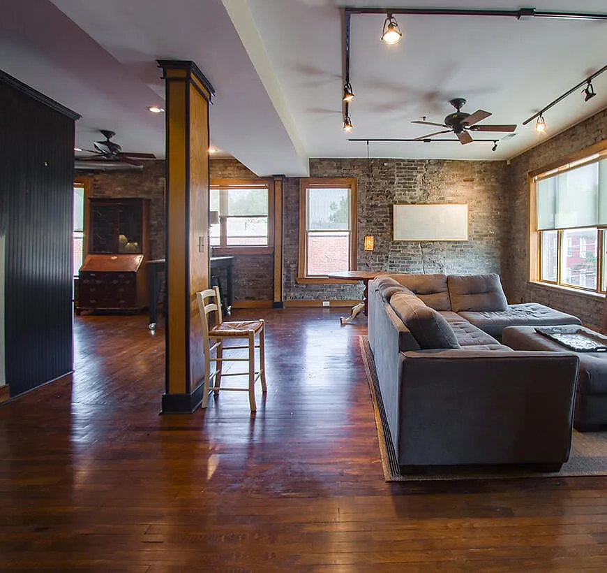 2 bed, 1921 sqft, $2,300 — Photo 2