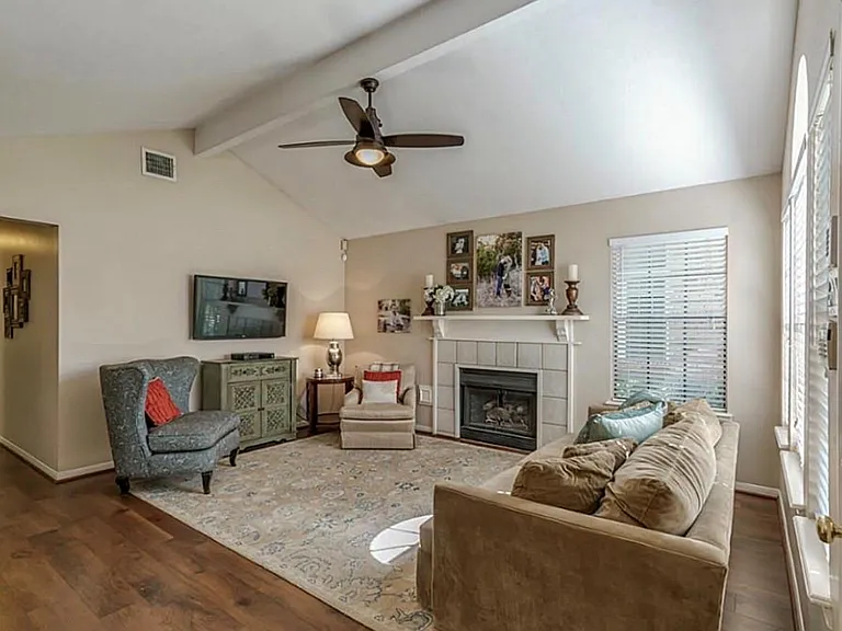 28 Fallenstone Dr — Photo 4
