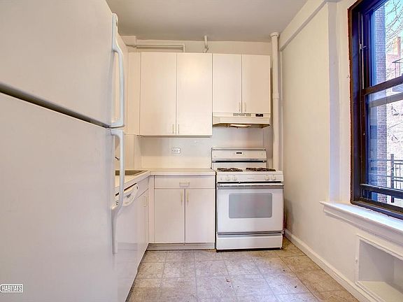5th image of 158 W 81st St APT 34