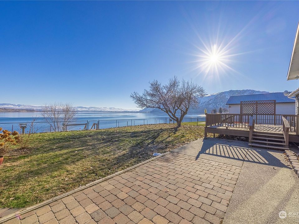 1st image of 410 Lakeview Way