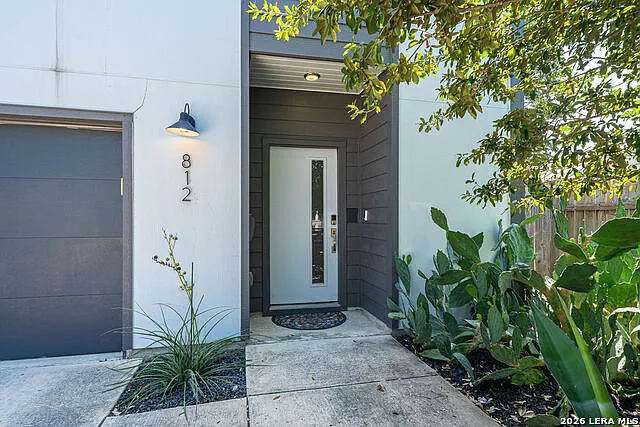2 bed, 2.5 bath, 1389 sqft, $2,500 — Photo 4