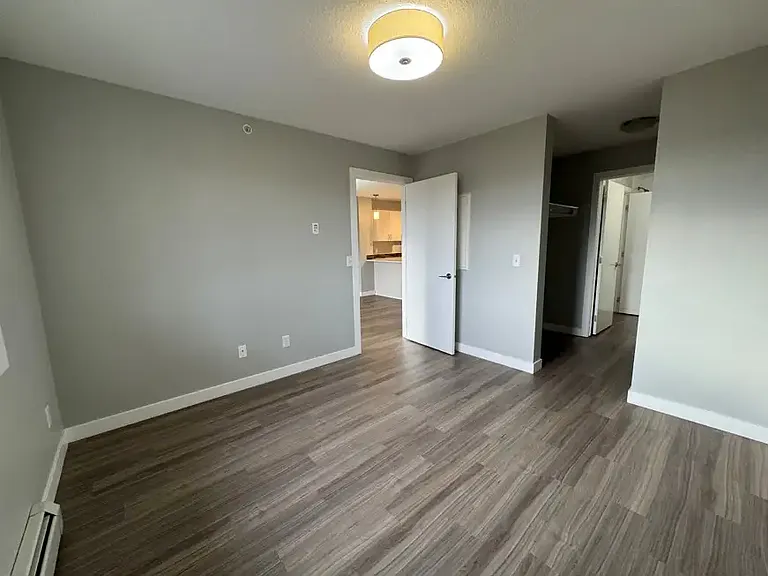2801 43rd Ave — Photo 8