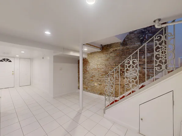 156 Wythe Avenue image 7 of 14