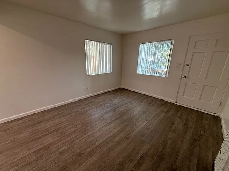 814 4th St #9 — Photo 3