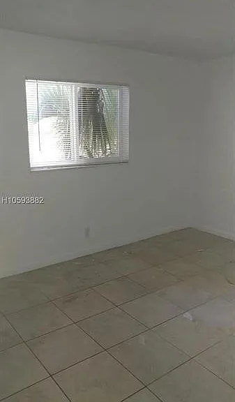 5649 NW 28th St #5649 — Photo 2