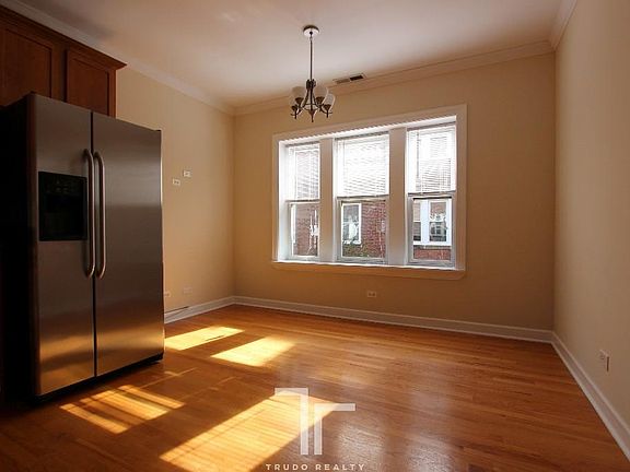 2nd image of 3256 N Clifton Ave APT 1