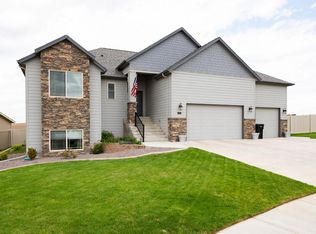995 Mustang Ave, Dickinson, ND 58601