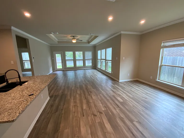 5073 Dickinson Loop — Photo 4