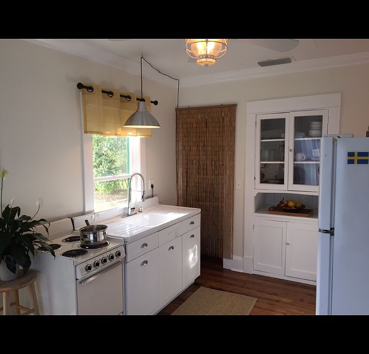 1st image of 3672 Laurel Ave