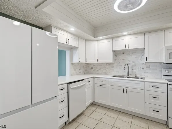 1304 Miramar St APT 202, Cape Coral, FL 33904