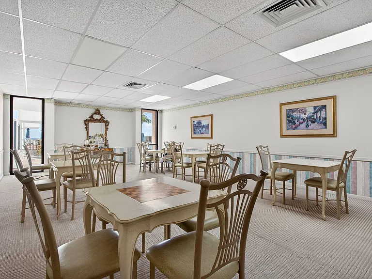 1147 Hillsboro Mile #908 — Photo 36