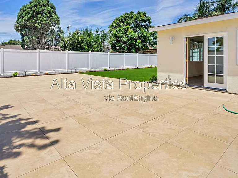 13438 Buxton Ave — Photo 22