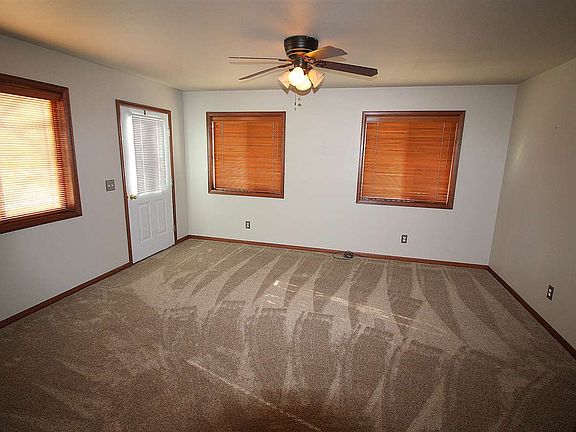 5th image of 2226 Crestview Dr