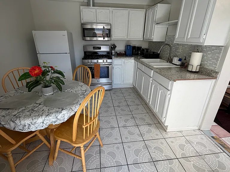 1050 Hyperion Ave #1052 — Photo 11