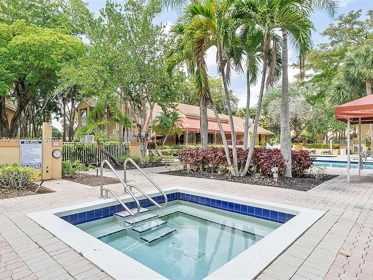 929 Coral Club Dr #929 — Photo 33