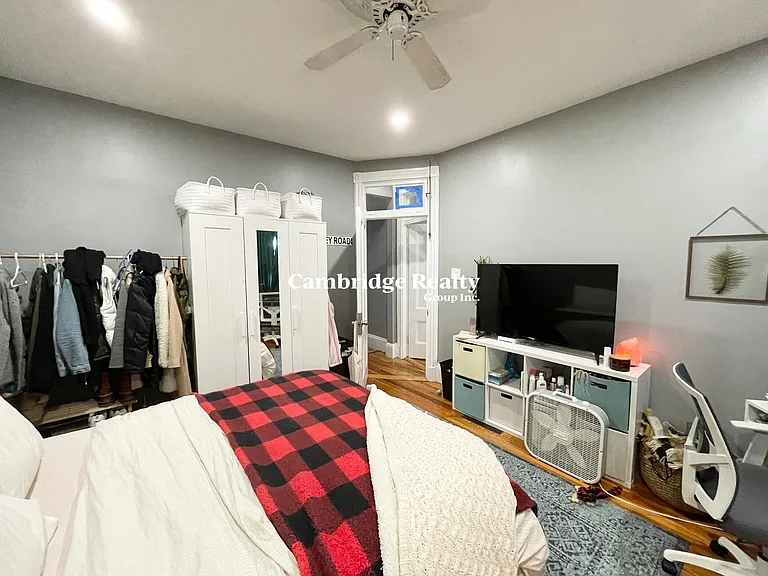 18 Sunset St #3T — Photo 13