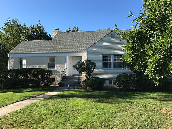 2nd image of 6 Beresford Ln