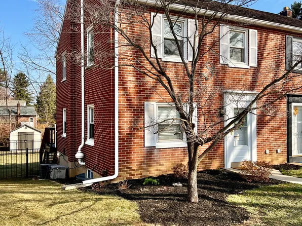 1021 Edgemoor Ct, Lancaster, PA 17601