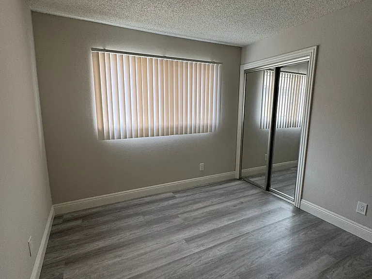 831 S Greenwood Ave #10 — Photo 17