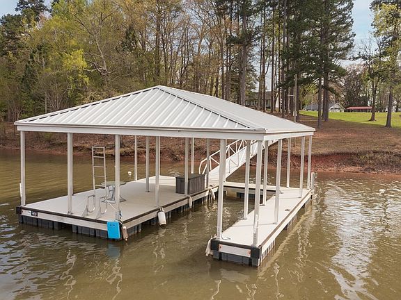2nd image of 1789 Cuscowilla Ln