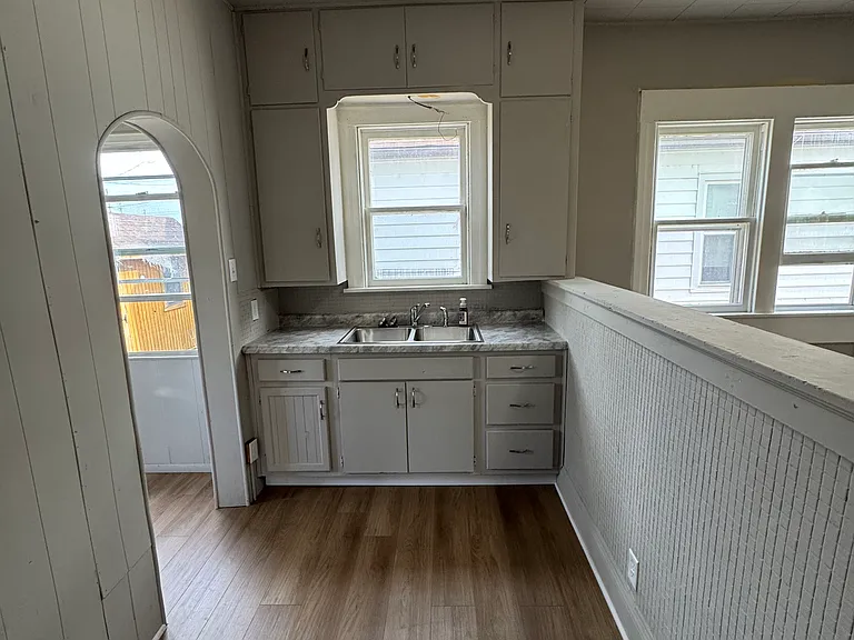 422 N Klein St — Photo 7