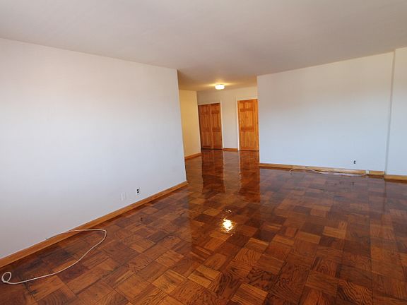 5th image of 18311 Hillside Ave APT 10M