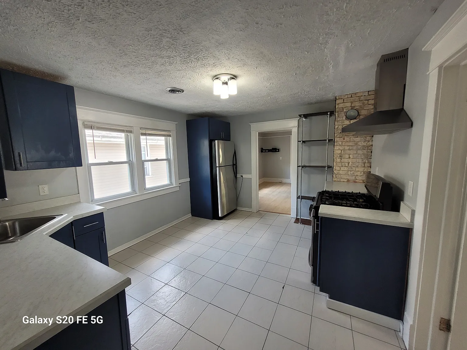 3 bed, 911 sqft, $1,800 — Photo 4