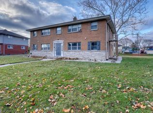 7233 W Lakefield Dr, Milwaukee, WI 53219