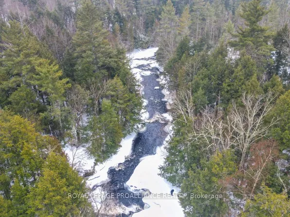 8 Clark Line Rd, Addington Highlands, ON K0H 1P0