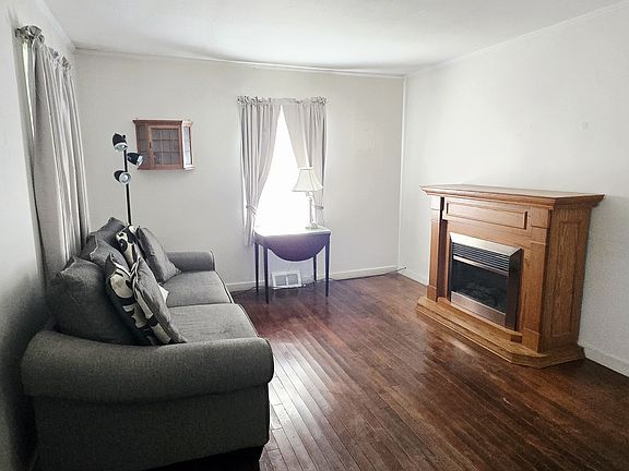 2nd image of 1921 Kelly Ave