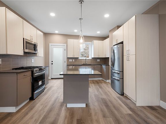 2nd image of 807 McCandless Ave