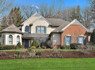 2055 Waterford Dr, Lancaster, PA 17601