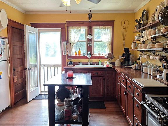 2nd image of 3815 Gosline Rd