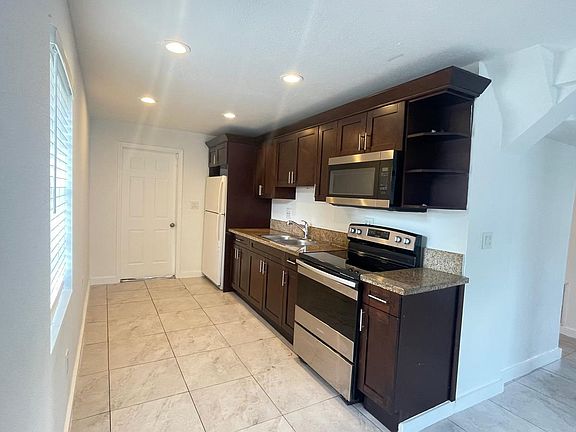 4th image of 1442 NE 61st St
