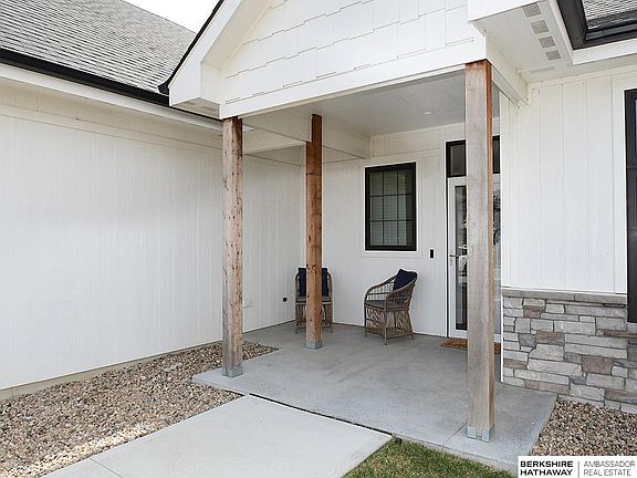 3rd image of 23827 Harvest Heights Cir