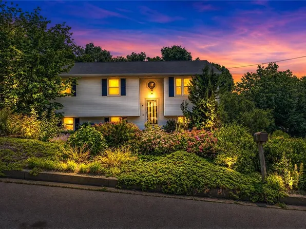 8 Bratt Ln, West Warwick, RI 02893