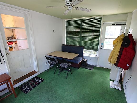 Screened-in Porch/Breezeway